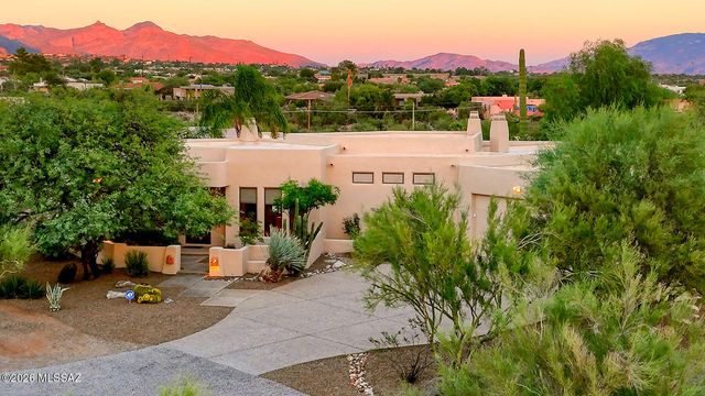 5500 N Hacienda Del Sol Road, Tucson, AZ 85718