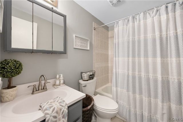 8346 Sextant Drive, Clay, NY 13027