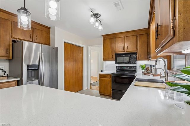 879 Loraine DR, Newport News, VA 23608