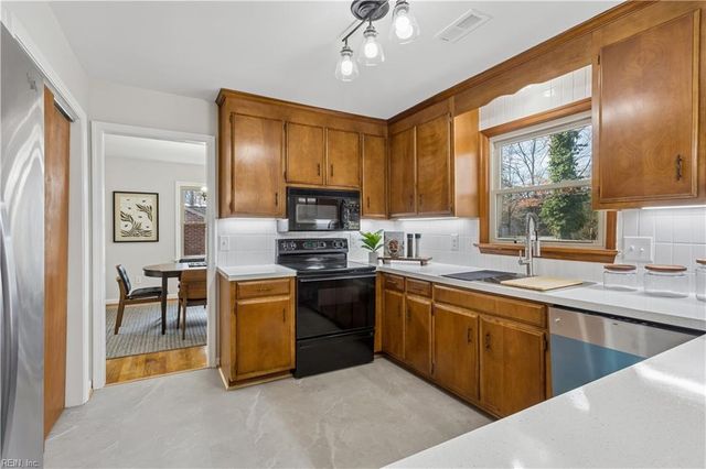 879 Loraine DR, Newport News, VA 23608