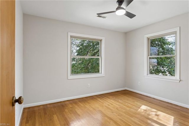 879 Loraine DR, Newport News, VA 23608