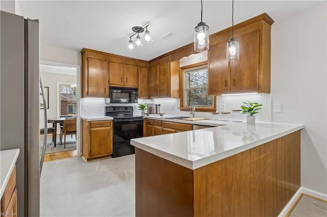 879 Loraine DR, Newport News, VA 23608