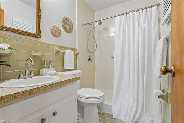 879 Loraine DR, Newport News, VA 23608