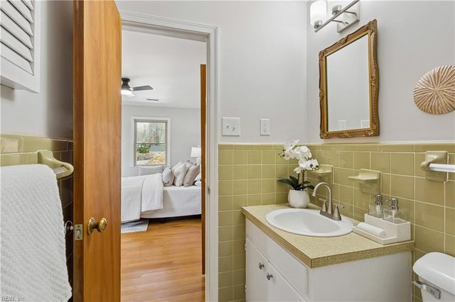 879 Loraine DR, Newport News, VA 23608