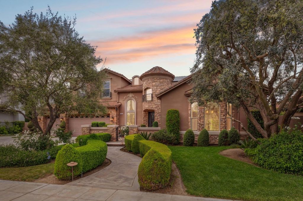 Image 1 of property listing at 4918 W Bluff Avenue, Fresno, CA 93722