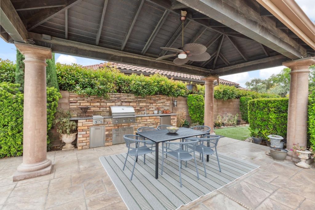 Image 12 of property listing at 4918 W Bluff Avenue, Fresno, CA 93722