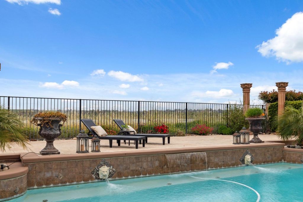 Image 14 of property listing at 4918 W Bluff Avenue, Fresno, CA 93722