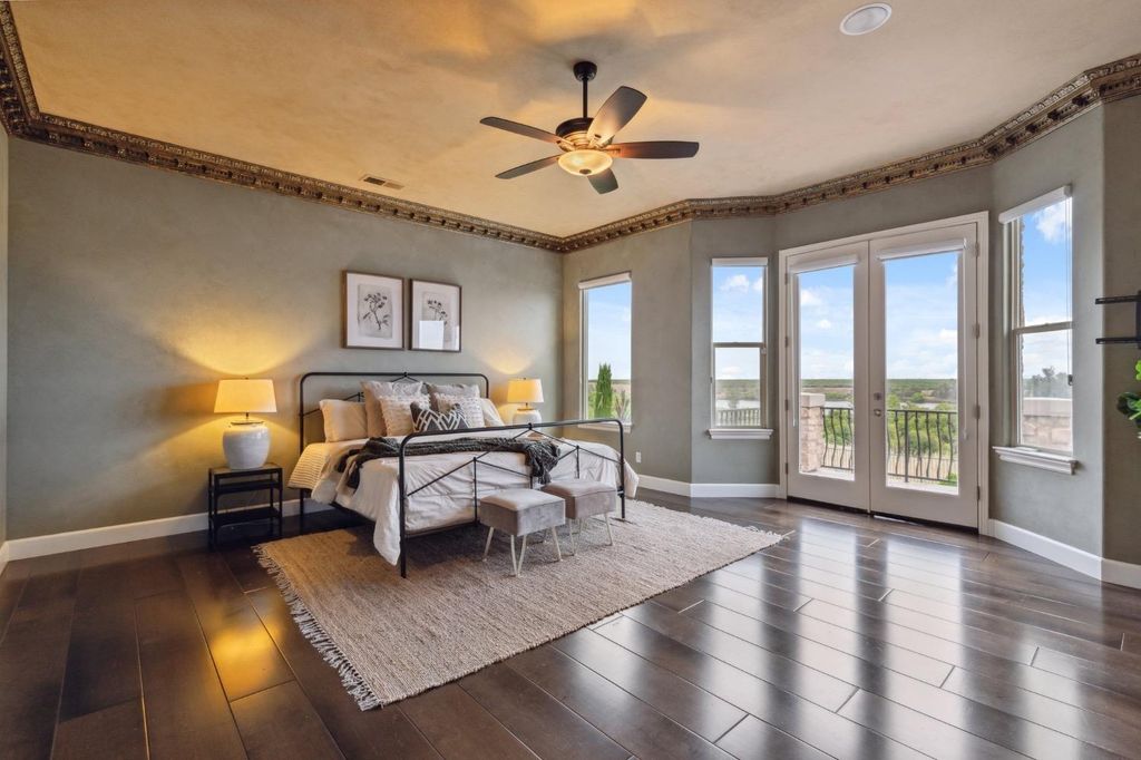 Image 18 of property listing at 4918 W Bluff Avenue, Fresno, CA 93722