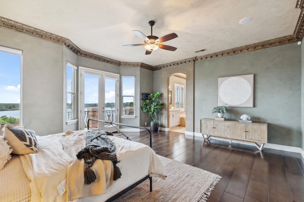 Image 19 of property listing at 4918 W Bluff Avenue, Fresno, CA 93722