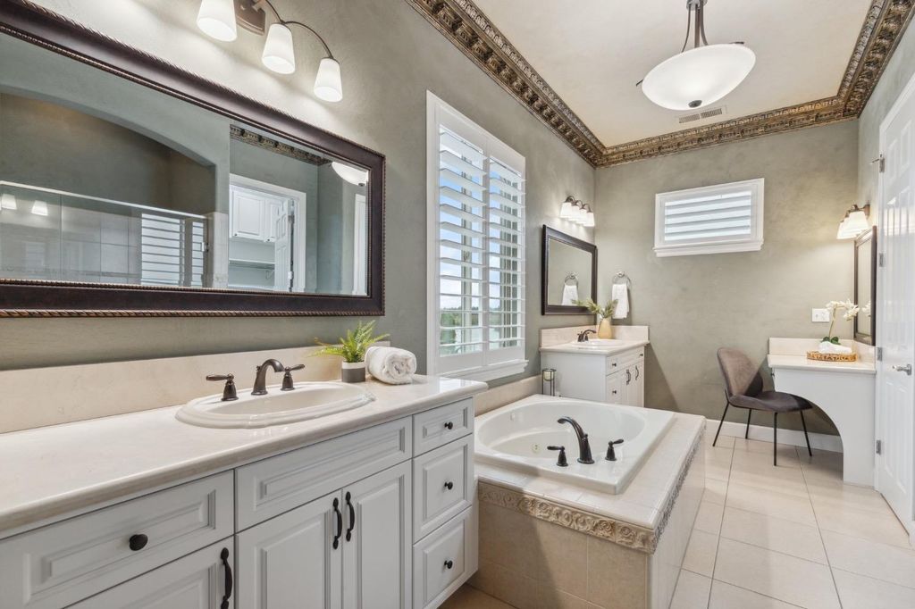 Image 21 of property listing at 4918 W Bluff Avenue, Fresno, CA 93722