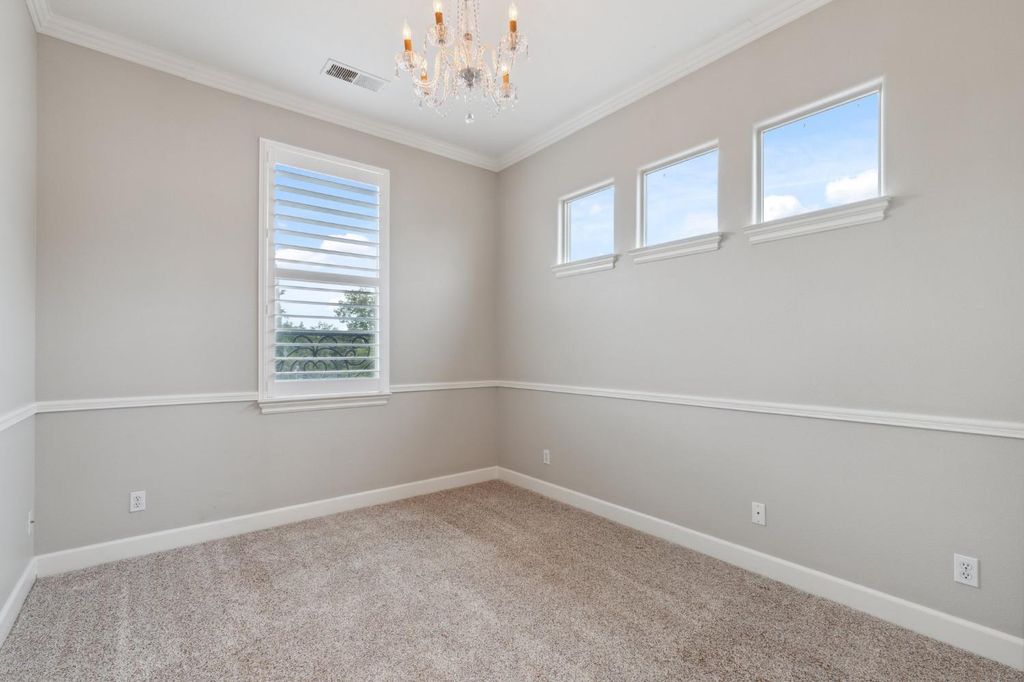 Image 29 of property listing at 4918 W Bluff Avenue, Fresno, CA 93722