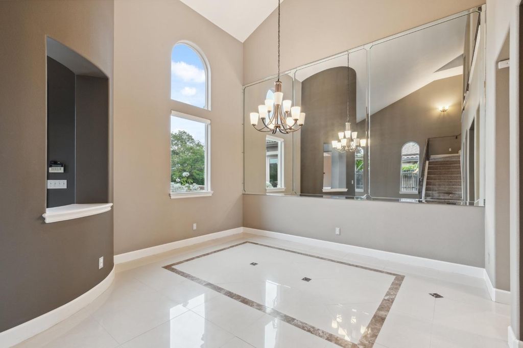 Image 32 of property listing at 4918 W Bluff Avenue, Fresno, CA 93722