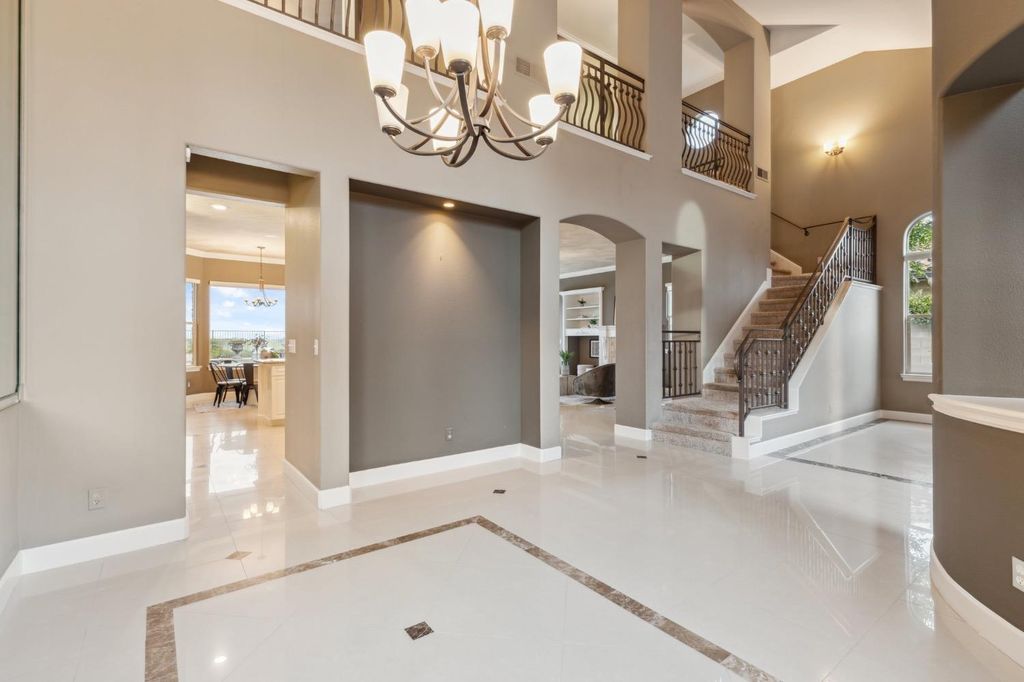 Image 38 of property listing at 4918 W Bluff Avenue, Fresno, CA 93722