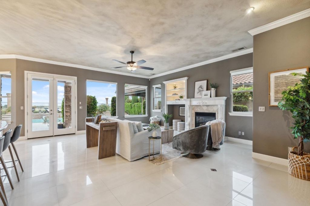 Image 42 of property listing at 4918 W Bluff Avenue, Fresno, CA 93722