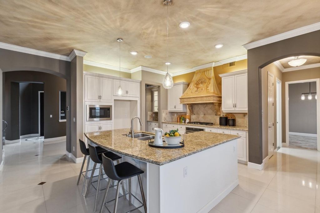 Image 46 of property listing at 4918 W Bluff Avenue, Fresno, CA 93722