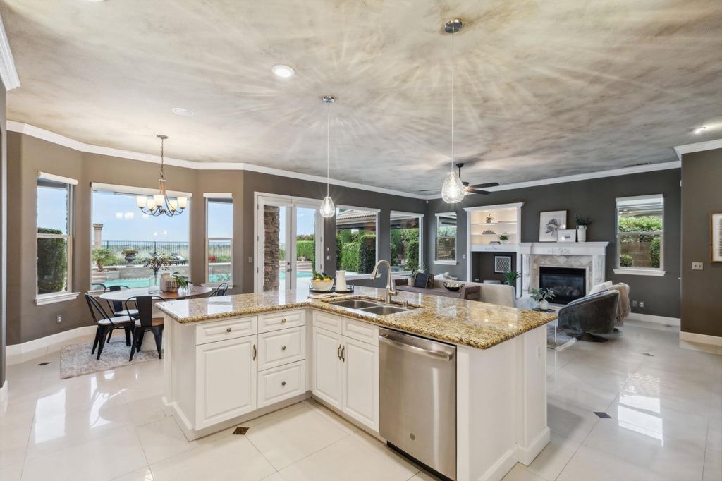 Image 48 of property listing at 4918 W Bluff Avenue, Fresno, CA 93722