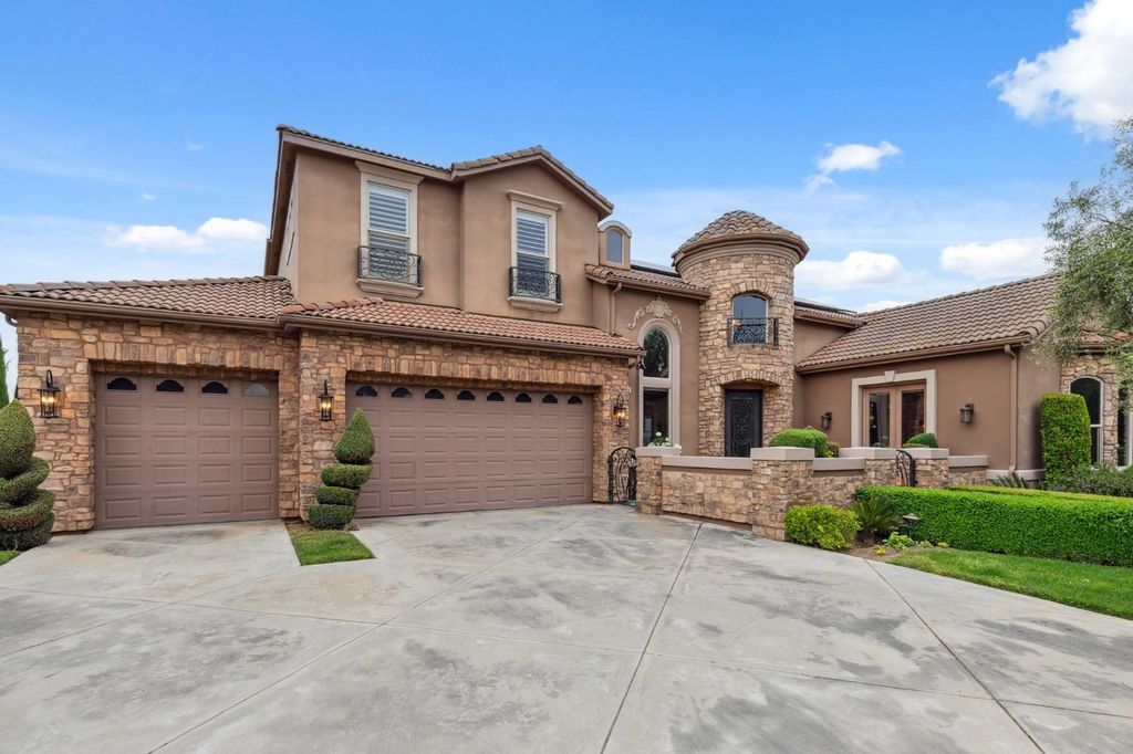 Image 5 of property listing at 4918 W Bluff Avenue, Fresno, CA 93722