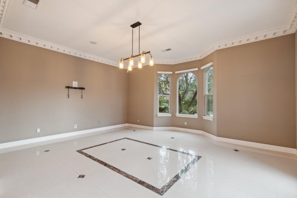 Image 51 of property listing at 4918 W Bluff Avenue, Fresno, CA 93722