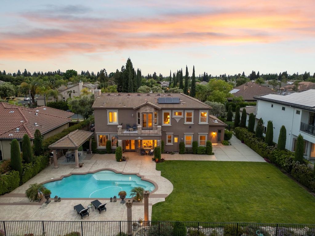 Image 55 of property listing at 4918 W Bluff Avenue, Fresno, CA 93722