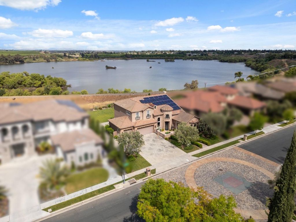 Image 62 of property listing at 4918 W Bluff Avenue, Fresno, CA 93722