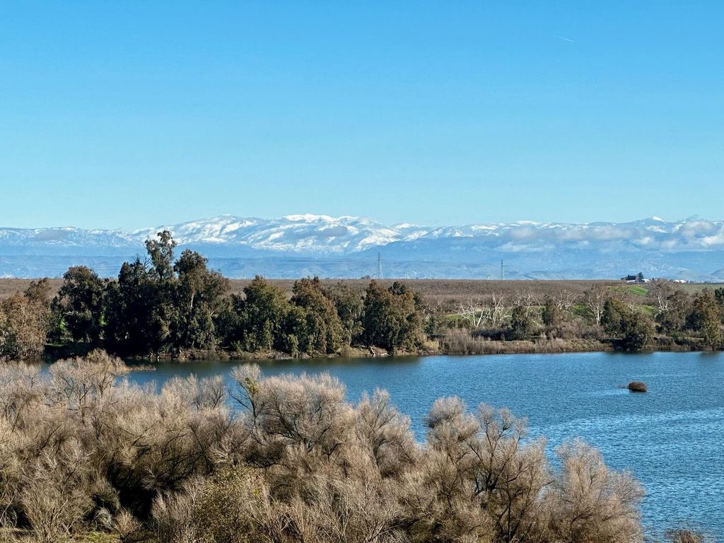 Image 65 of property listing at 4918 W Bluff Avenue, Fresno, CA 93722