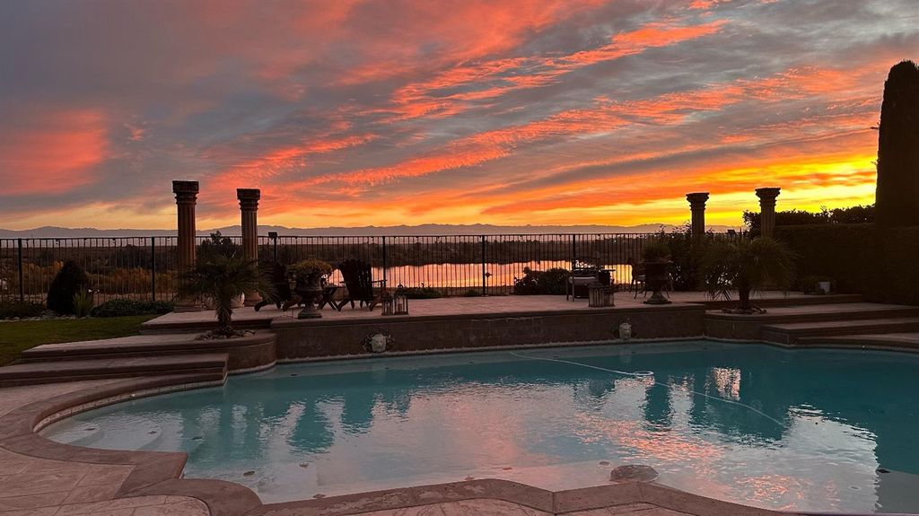 Image 69 of property listing at 4918 W Bluff Avenue, Fresno, CA 93722