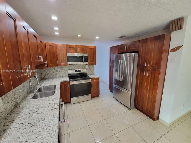 1220 SW 78th Ave, Miami, FL 33144