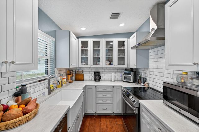 300 SW 25th Avenue, Fort Lauderdale, FL 33312