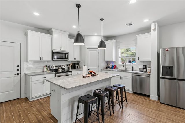 608 Banks Street, College Station, TX 77840