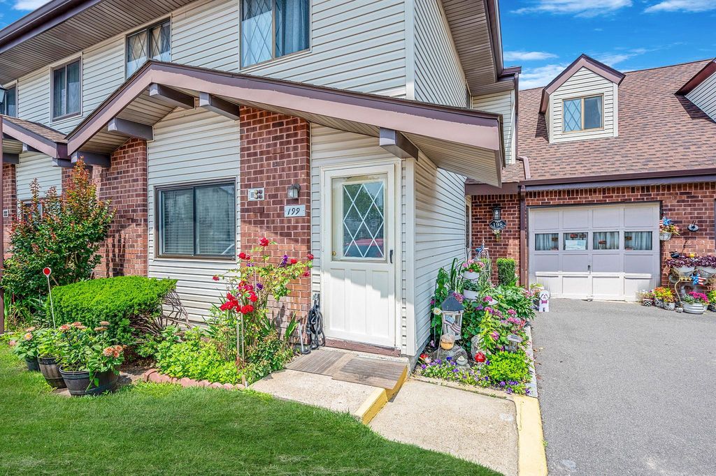 199 Cambridge Drive E, Copiague, NY 11726