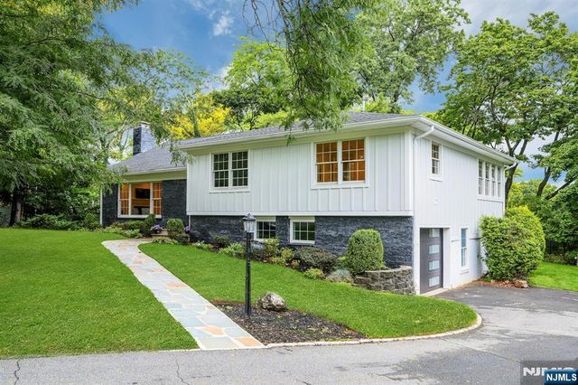 9 Crestview Court, Montclair, NJ 07042