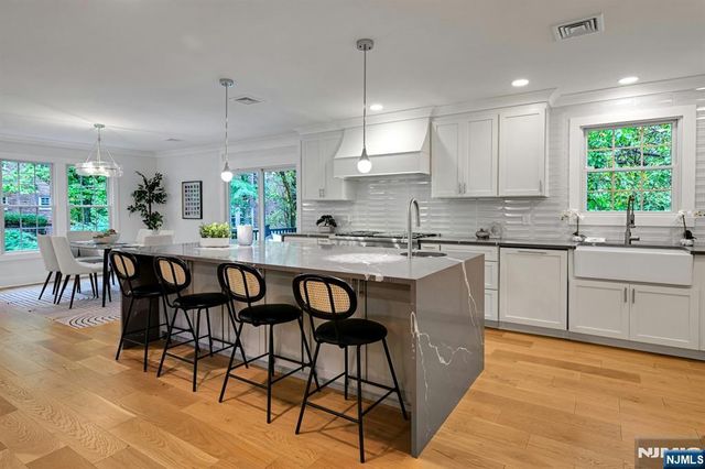 9 Crestview Court, Montclair, NJ 07042