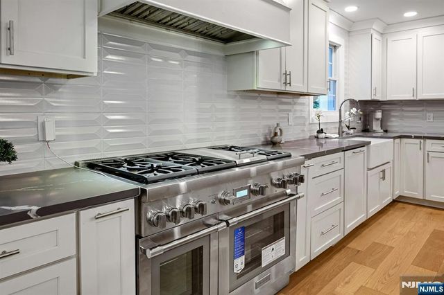 9 Crestview Court, Montclair, NJ 07042