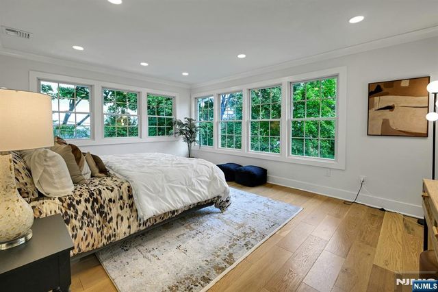 9 Crestview Court, Montclair, NJ 07042