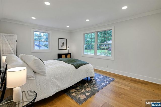 9 Crestview Court, Montclair, NJ 07042