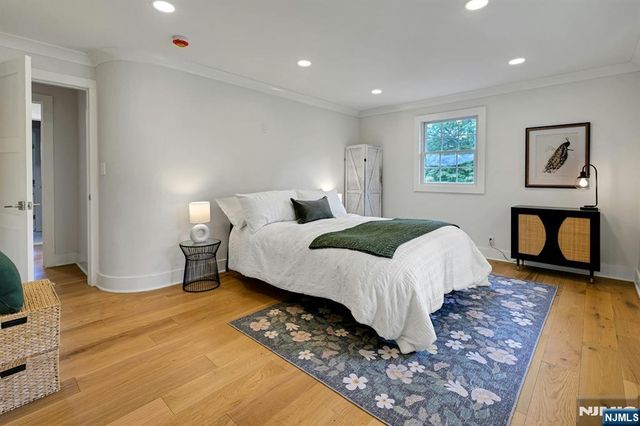 9 Crestview Court, Montclair, NJ 07042