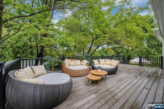 9 Crestview Court, Montclair, NJ 07042
