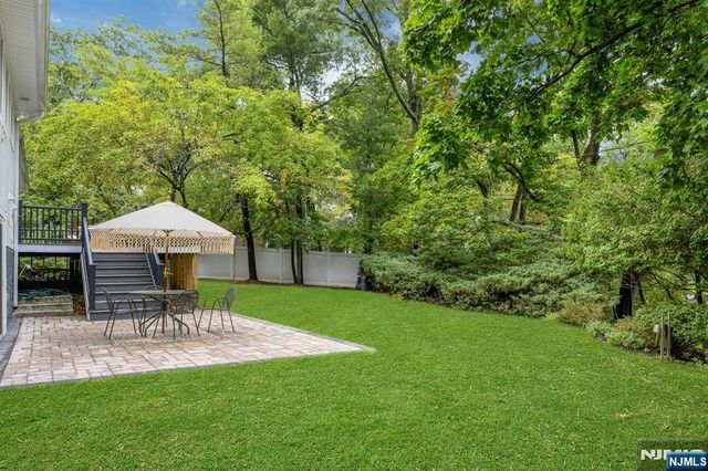 9 Crestview Court, Montclair, NJ 07042
