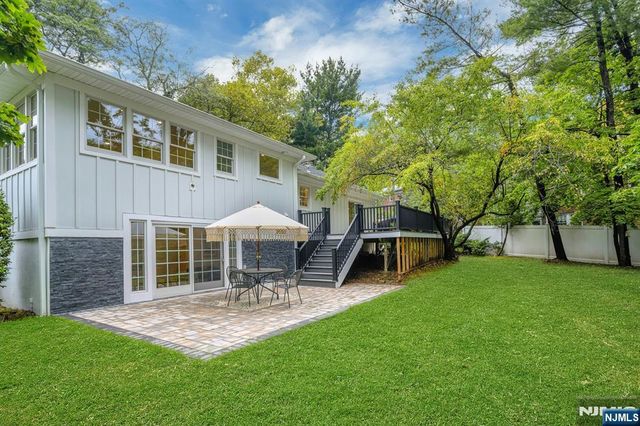 9 Crestview Court, Montclair, NJ 07042
