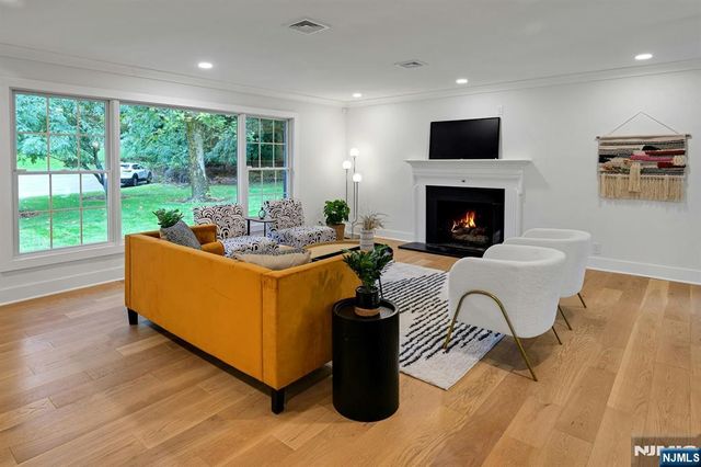 9 Crestview Court, Montclair, NJ 07042
