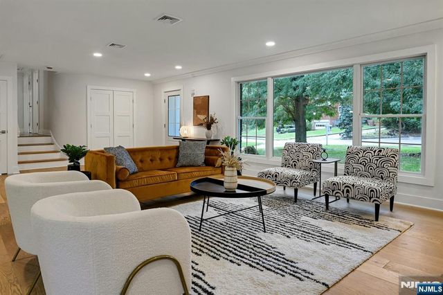 9 Crestview Court, Montclair, NJ 07042