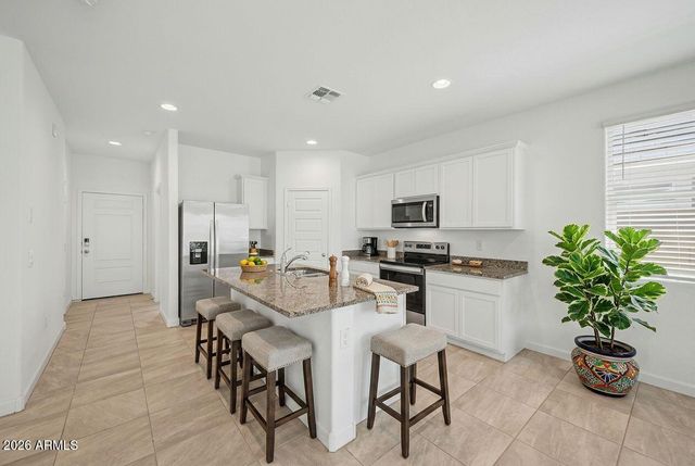 1816 W SOMBRA Avenue, Apache Junction, AZ 85120