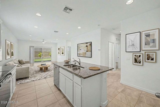 1816 W SOMBRA Avenue, Apache Junction, AZ 85120