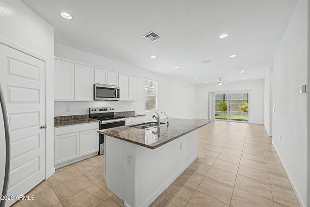 1816 W SOMBRA Avenue, Apache Junction, AZ 85120