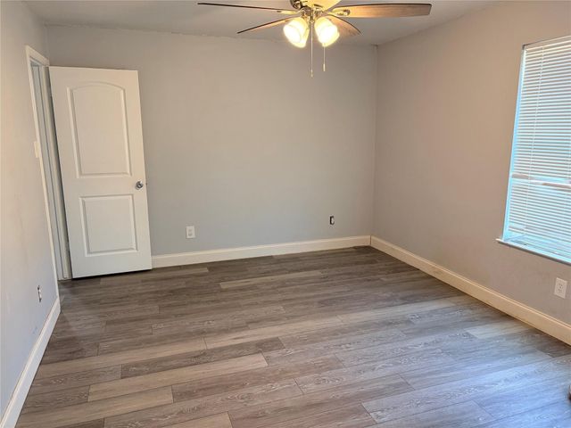 1025 Fox River Lane, Fort Worth, TX 76120
