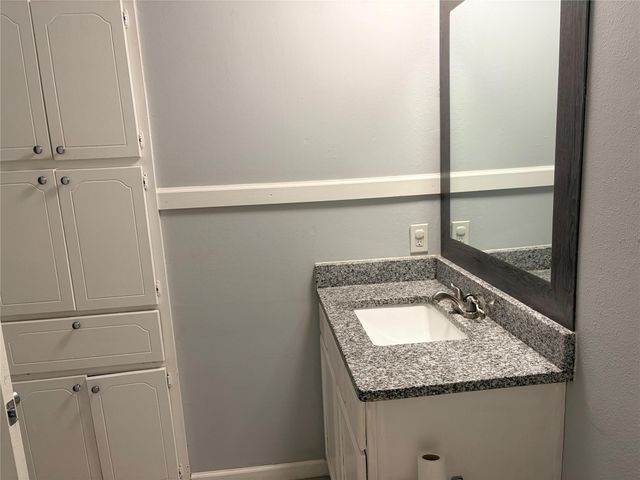 1025 Fox River Lane, Fort Worth, TX 76120
