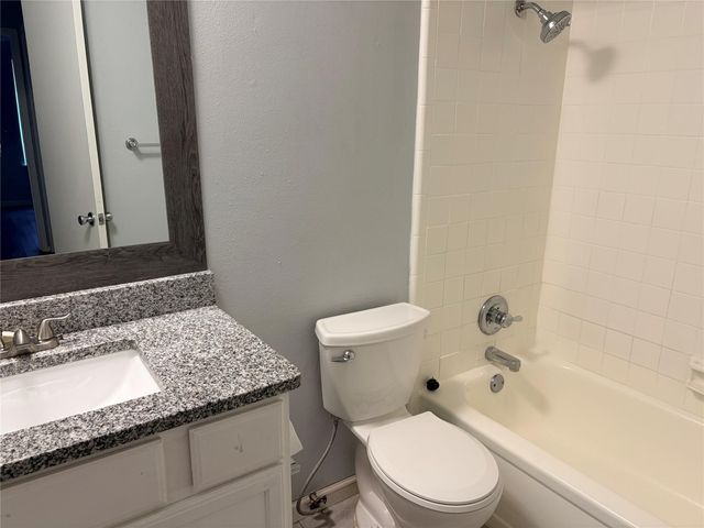 1025 Fox River Lane, Fort Worth, TX 76120