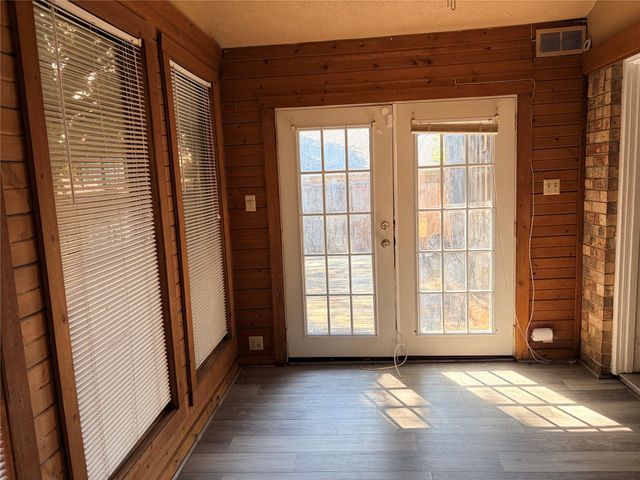 1025 Fox River Lane, Fort Worth, TX 76120