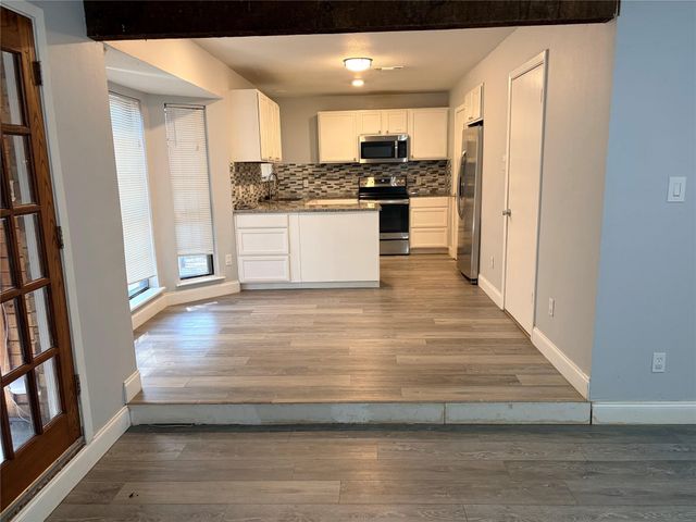 1025 Fox River Lane, Fort Worth, TX 76120