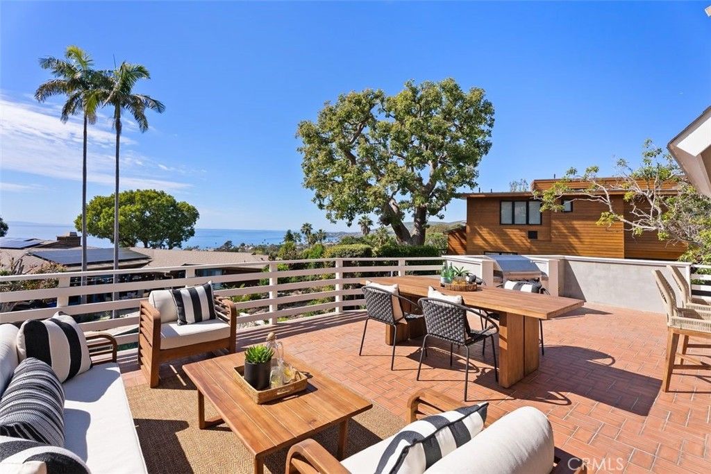 Image 10 of property listing at 590 Diamond Street, Laguna Beach, CA 92651